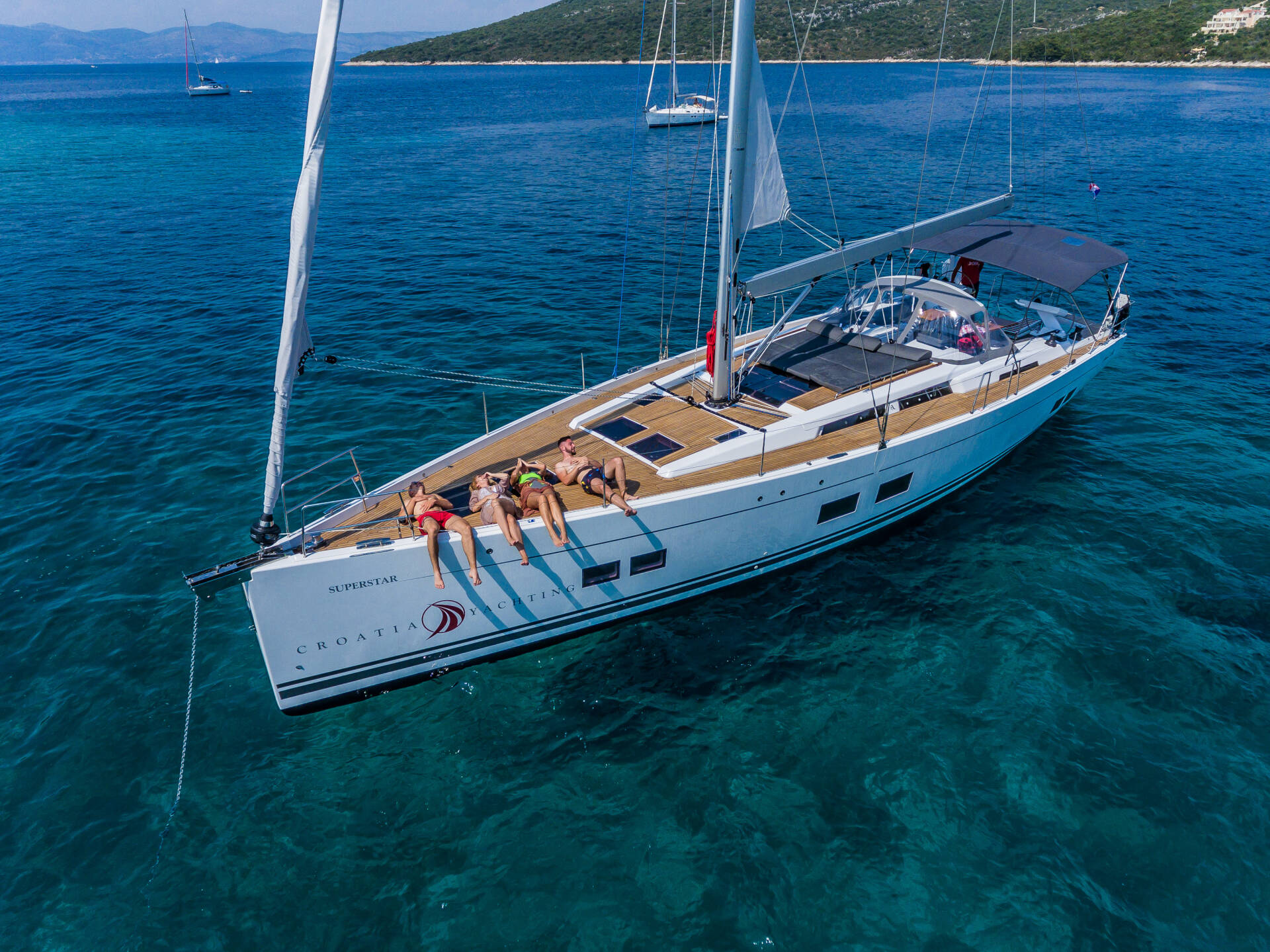 Need help with yacht charter?