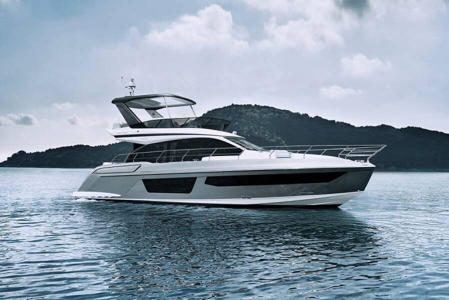 Azimut 53  | White