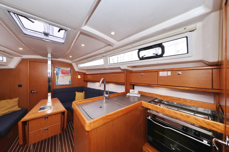 Bavaria Cruiser 33  | Homeoffice