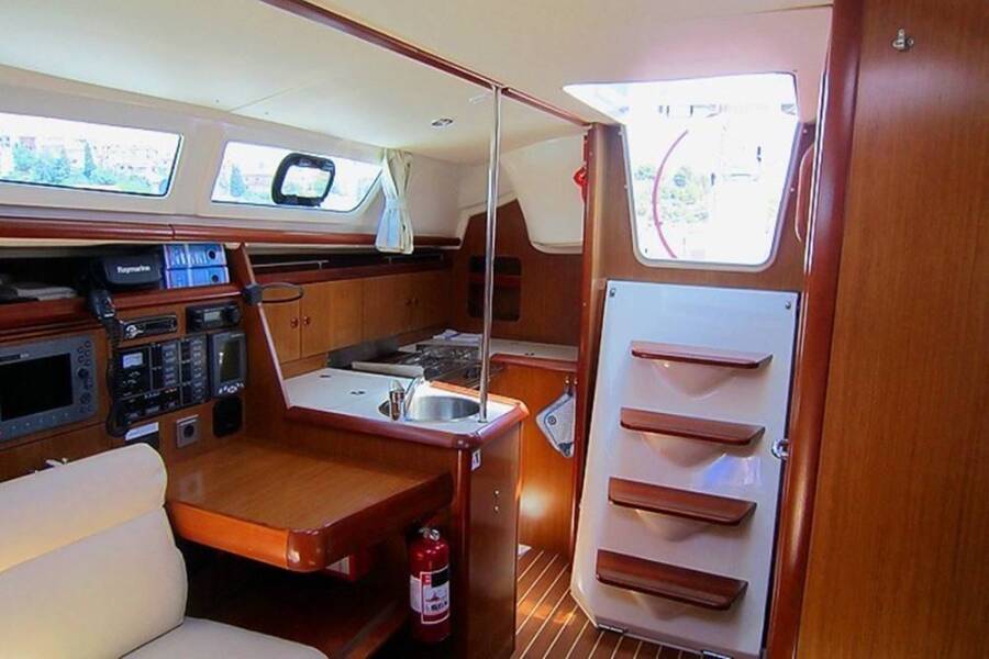 Sun Odyssey 32i | Little Hanni